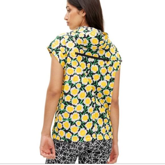 DVF x Target XL Nylon Packable Yellow Poppy Short Sleeve Hooded Utility Vest - Picture 2 of 16